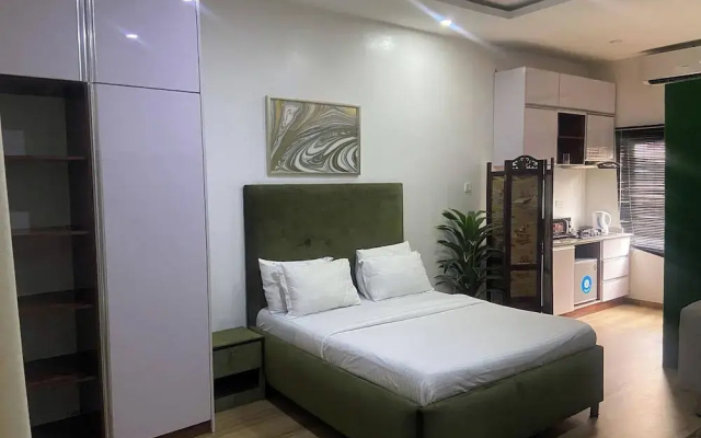 6129 Luxzri Apartment