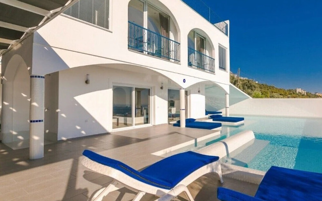 Villa Dome Bianca by Villaduragi