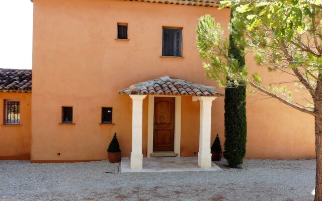 Villa With 5 Bedrooms in Saint Saturnin les Apt, With Wonderful Mounta