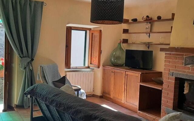 Beautiful 2-bed House in Longoio, Bagni Di Lucca