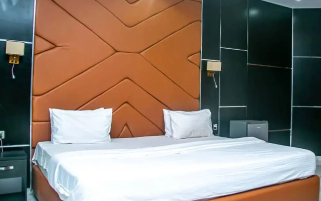 Laycon Hotel & Suites