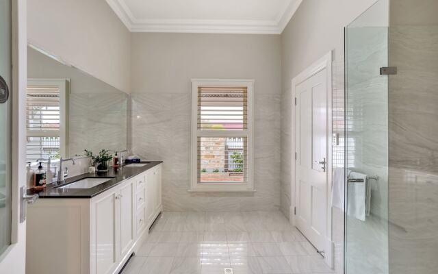 Grandview Accommodation - The Elm Tree Apartments