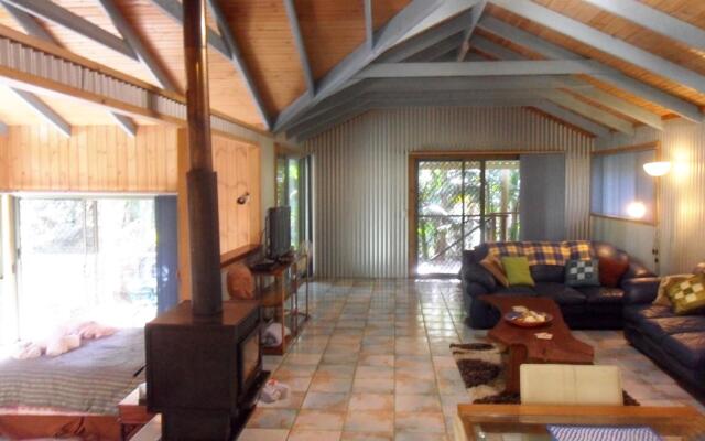 Treetops Accommodation Montville