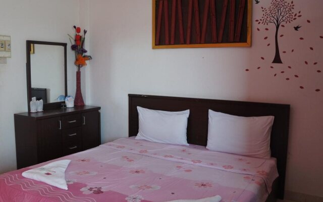 Phuttipong Apartment