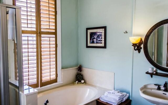 Nutt House Historic Hotel