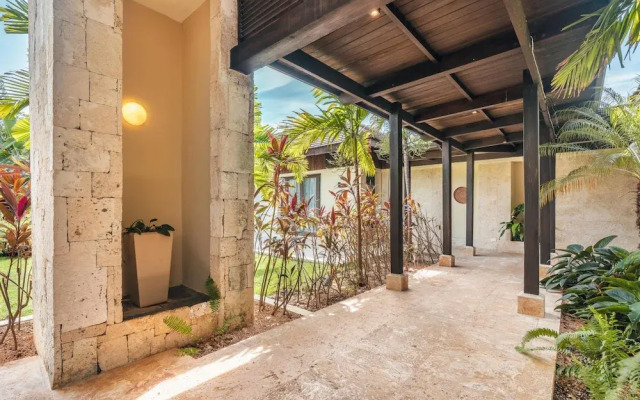 Mesmerizing Villa With Jacuzzi Maid in Cap Cana