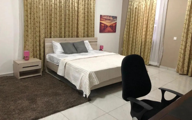 Exquisite 2 Bedroom Apartment for Family with Pool