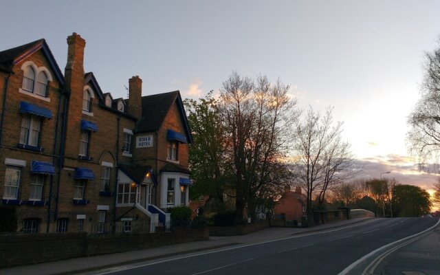 River Hotel