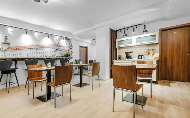 No. 28 Rooms & Apartments