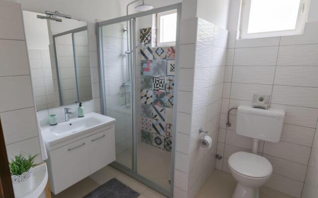 Villa Petar 2 - 10m From sea - H