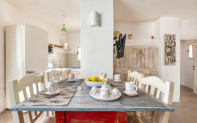 2526 Trullo Limone by Perle di Puglia