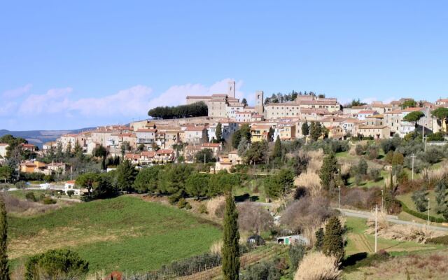 Belvilla by OYO Tuscan Farmhouse With Private Pool
