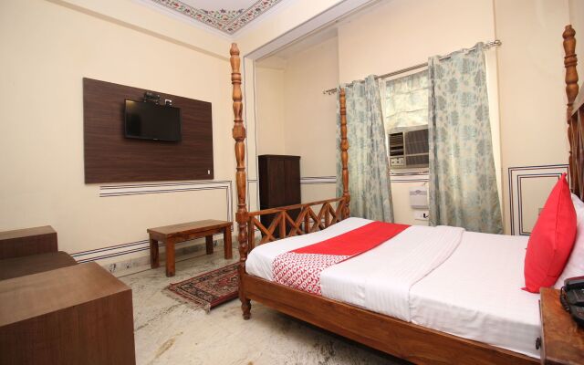 OYO 12115 Hotel Raghuraj Palace