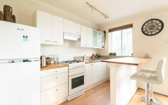Sunny 1 Bedroom Apartment in St Kilda Near the Beach