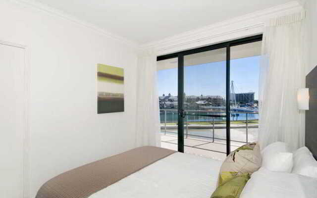 Dolphin Quay Apartment Hotel