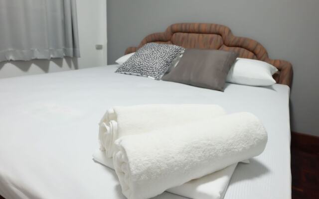 Manii Hostel Asoke