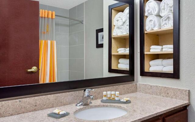 La Quinta Inn & Suites by Wyndham Norwich-Plainfield-Casino