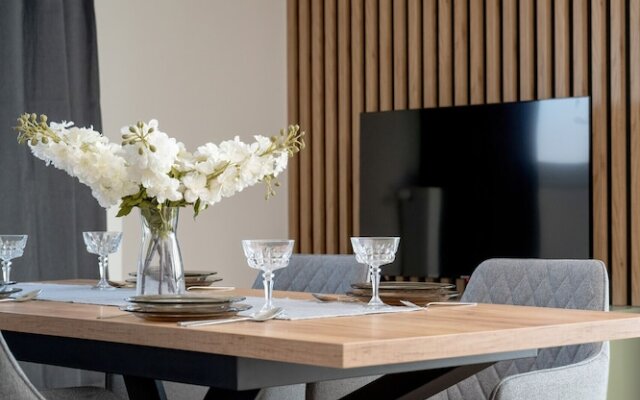 Bright & Peaceful Apartment by Renters
