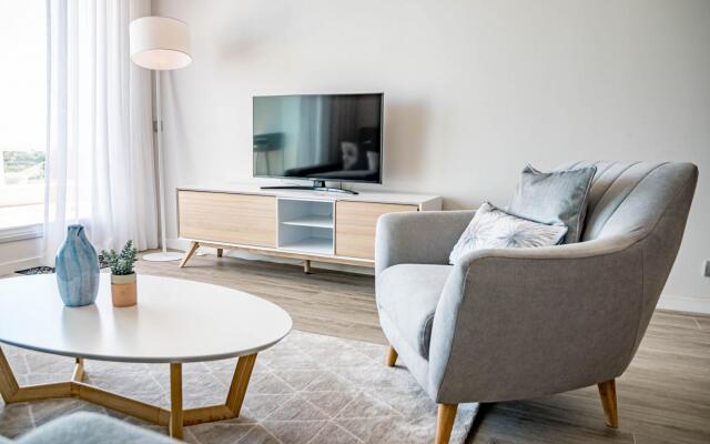 LM351A- Luxury 3 bed family apartment