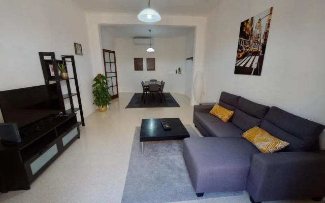 St Julians - Balluta Bay large 3 bedroom apartment