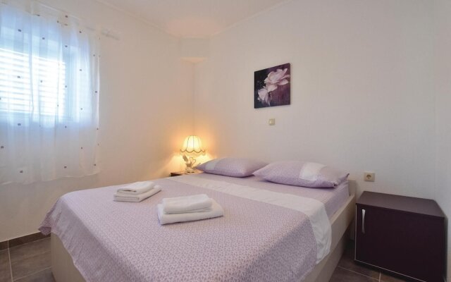 Awesome Home in Podstrana With Wifi and 1 Bedrooms