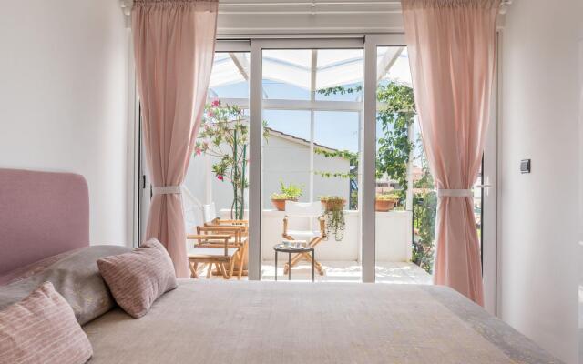 Beach Front Vacation Home, Private Beach, Boat Rental