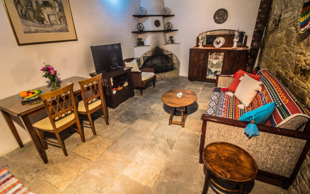 Nikis House
