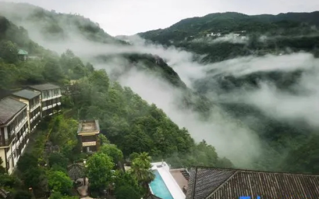 Yulongshan Dong Spring Resort