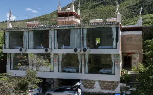 Jiaju Zangzhai Mi Gaocuo Inn