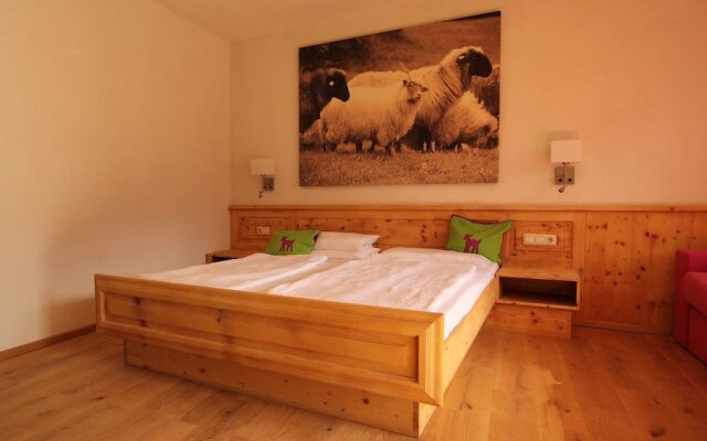 Hotel Family Alm Tirol