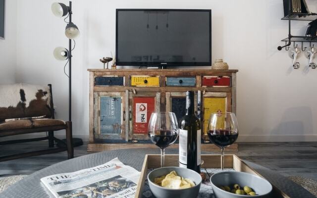 Iakai Homes 1BR 1BT Harley