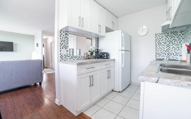 Beautiful 2bdr Suite w Parking Patio Coffee Wifi