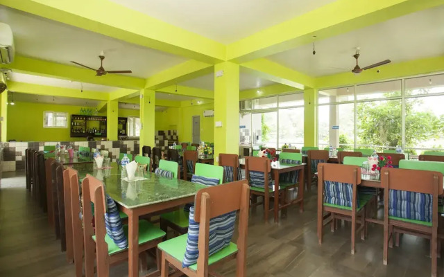 OYO 473 Hotel Jungle Palace