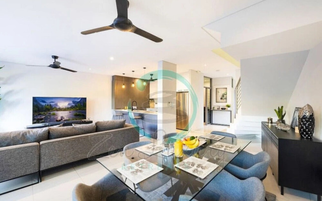 ZEN ARCTIC LUXURY 2-STORY House & Pool