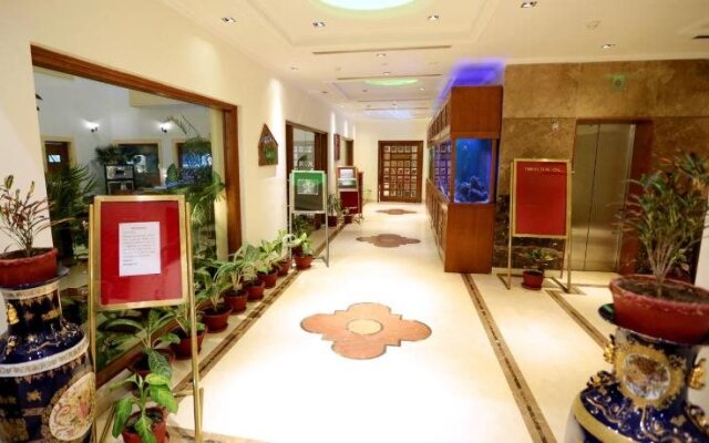 Hotel Meraden Grand