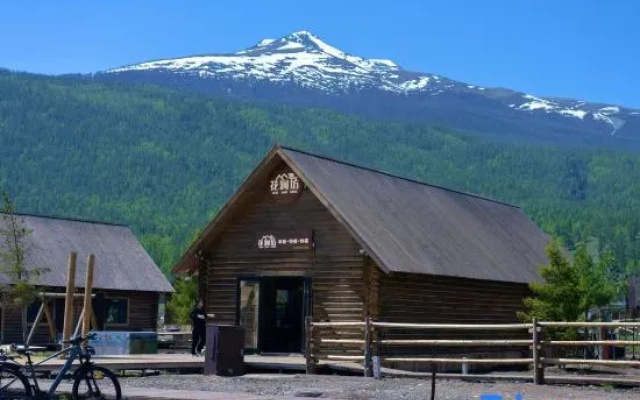A Squirrel B&B – Outside – Altay