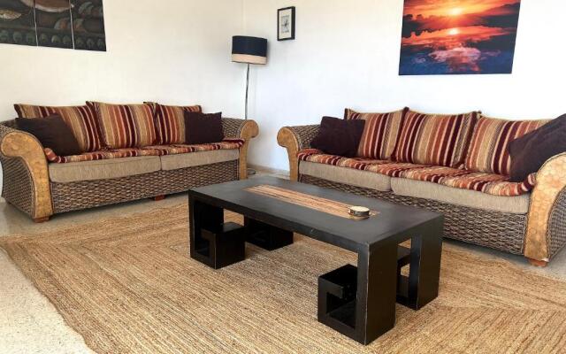 Detached villa, private pool only 10 minutes to beaches