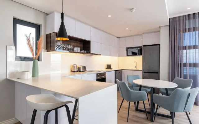 16 On Bree Superior Apartment