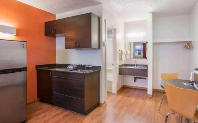 Motel 6-Camrose, AB