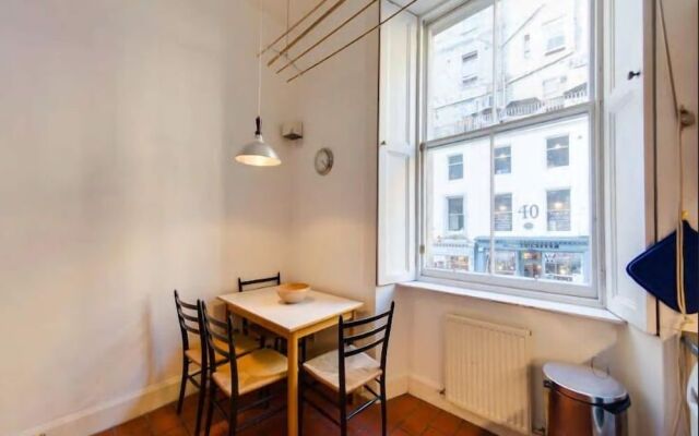 JOIVY Diagon Alley Apartment