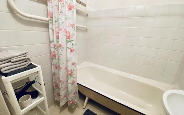 Spacious 3-Room Apartment & Parking