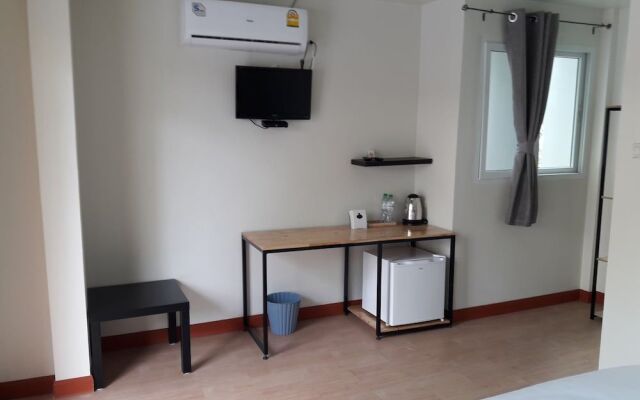 Phenwaree Amphawa Resort
