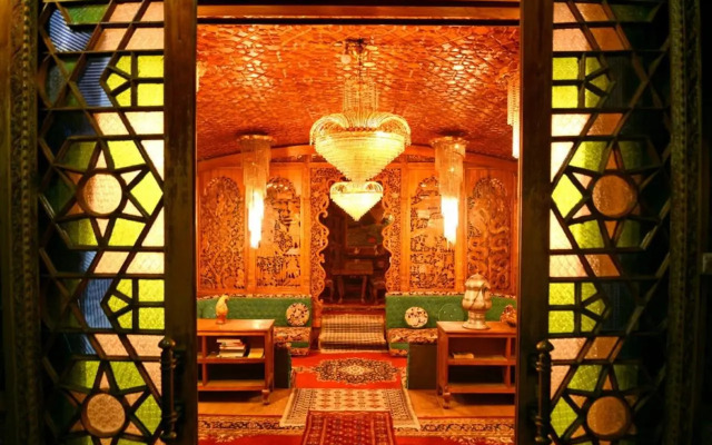 De Laila House Boat by Sterling