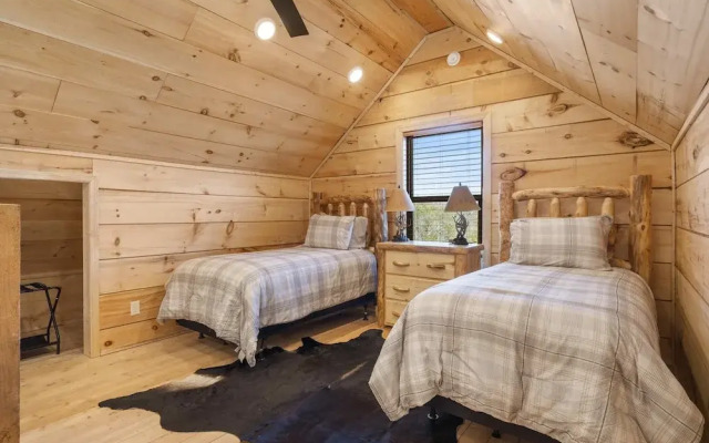 Elk Lodge Cabin for 4!