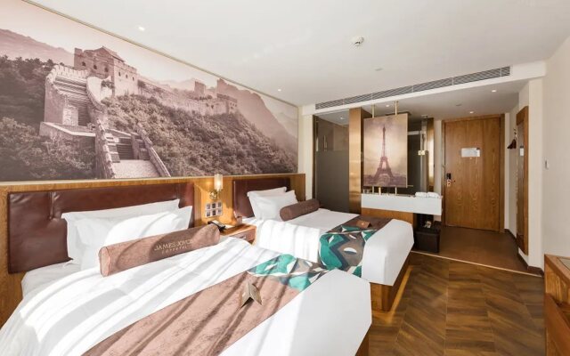 James Joyce Coffetel Hotel (Beijing Xiaohongmen subway station)