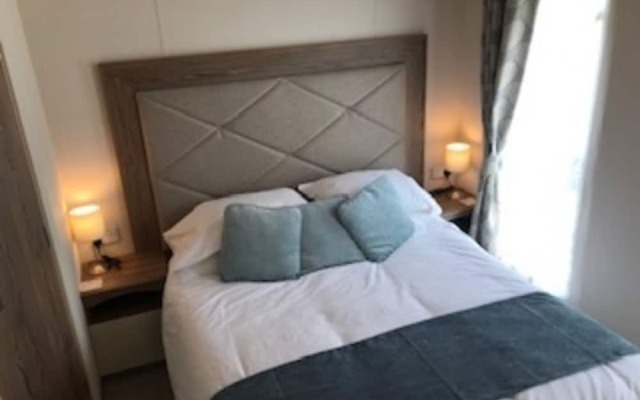 Beautiful 2-bed Caravan in Stratford-upon-avon
