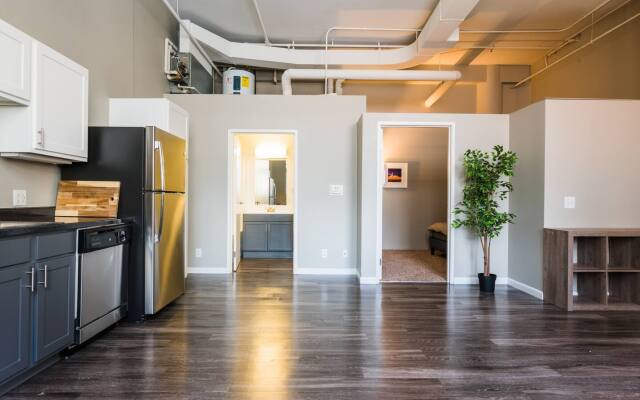 Downtown Denver Loft Style Bright 2BR Apt