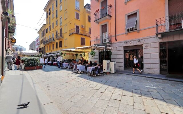 JOIVY Austere Elegance