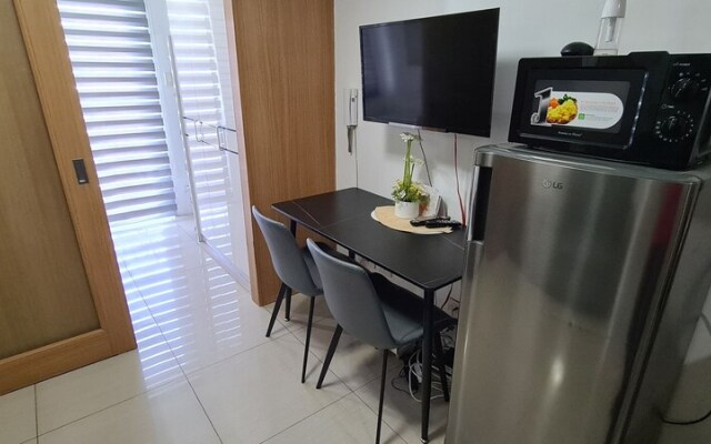 CondoDeal at Shell Residences Moa Pasay