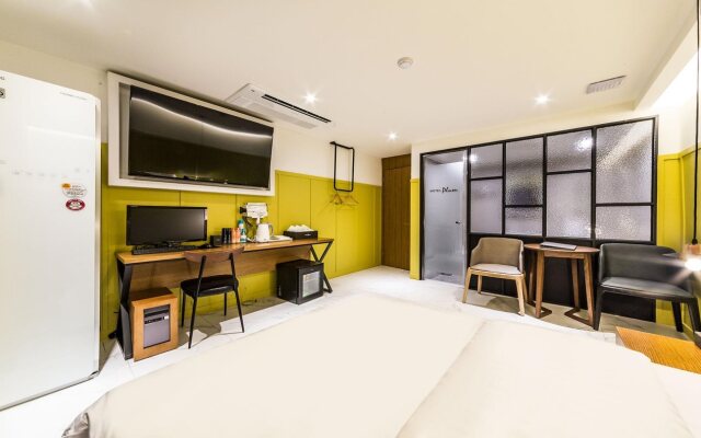 Hotel Plum